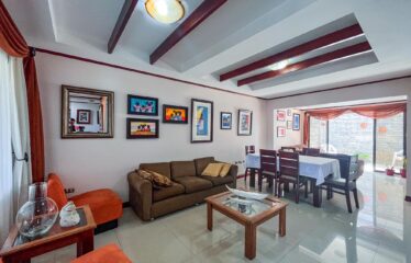 Casa de 2 plantas en Condominio La Rioja