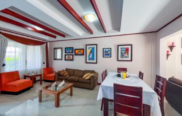 Casa de 2 plantas en Condominio La Rioja