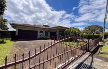 Casa en alquiler dentro del exclusivo residencial Hacienda Los Reyes