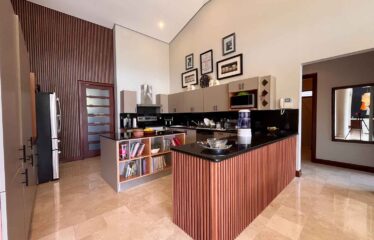 Casa en alquiler dentro del exclusivo residencial Hacienda Los Reyes