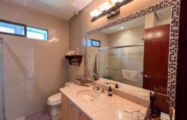 Casa en alquiler dentro del exclusivo residencial Hacienda Los Reyes