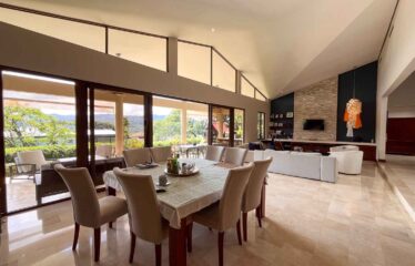 Casa en alquiler dentro del exclusivo residencial Hacienda Los Reyes