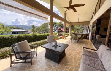 Casa en alquiler dentro del exclusivo residencial Hacienda Los Reyes