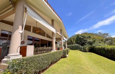 Casa en alquiler dentro del exclusivo residencial Hacienda Los Reyes