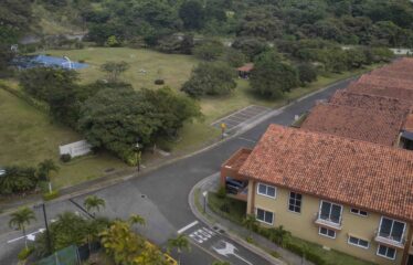 Apartamento con 2 Hectáreas de Bosque en Heredia