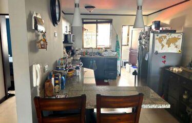 Venta de Gigante Apartamento en La Uruca San José